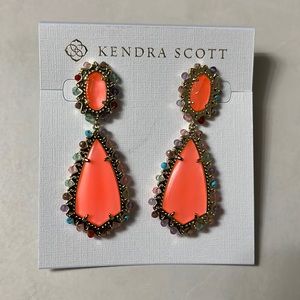 NWT coral Kendra Scott statement earrings!